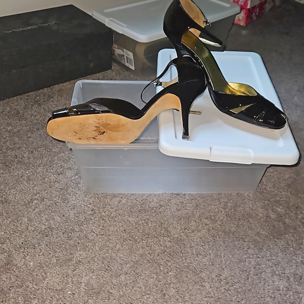 Heels - Picture 3 of 3